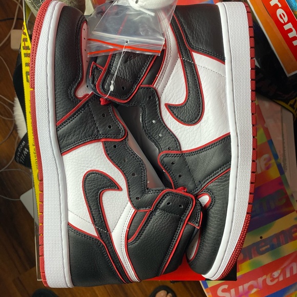🆕  - Air Jordan Retro 1 Hi - OG Bloodline -  M 12 - Picture 4 of 8
